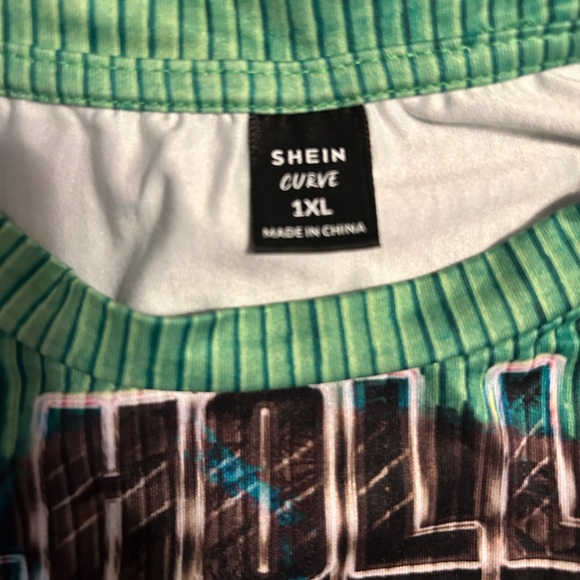 Shein cropped graphic tee - Picture 2 of 2